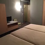 Montgo Отель